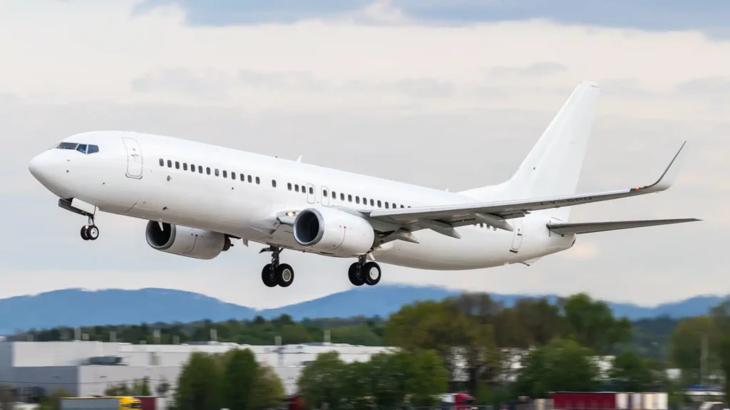 Boeing 737-800
united airlines flight ua770 emergency diversion